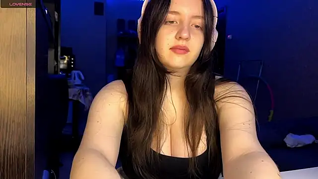 LauretteRagar online show from September 29, 2025, 5:40 pm