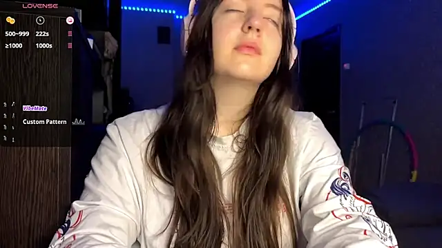 LauretteRagar online show from October 1, 2025, 5:19 pm