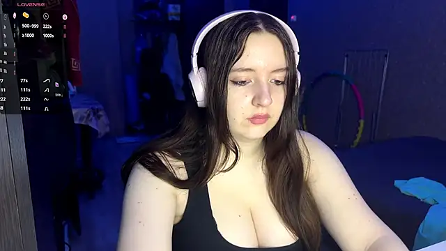 LauretteRagar online show from November 5, 2025, 5:24 pm