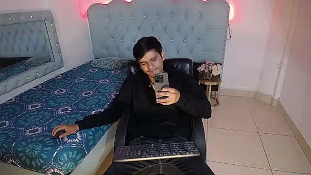 Charlie Cock  online show from September 28, 2025, 4:29 am