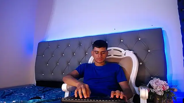 Charlie Cock  online show from October 29, 2025, 4:26 am