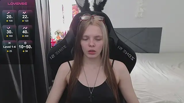 Luna Navy online show from September 29, 2025, 7:24 am