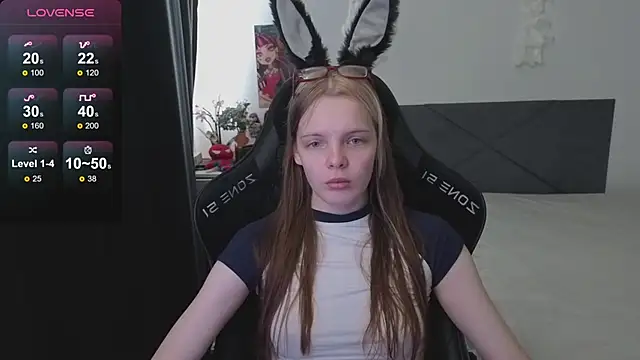 Luna Navy online show from October 6, 2025, 9:18 am