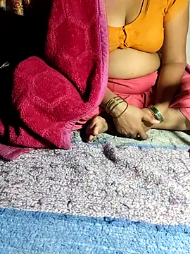 Snapshot of POOJACOUPLE chatting on July 24, 2026, 7:45 pm POOJACOUPLE online show from July 24, 2026, 7:45 pm