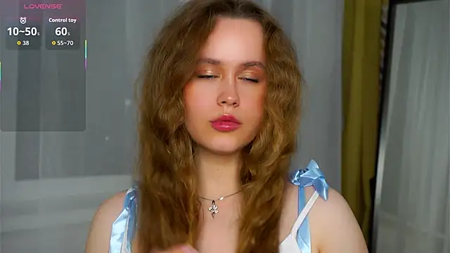 SusannaScholler online show from October 14, 2025, 6:31 pm