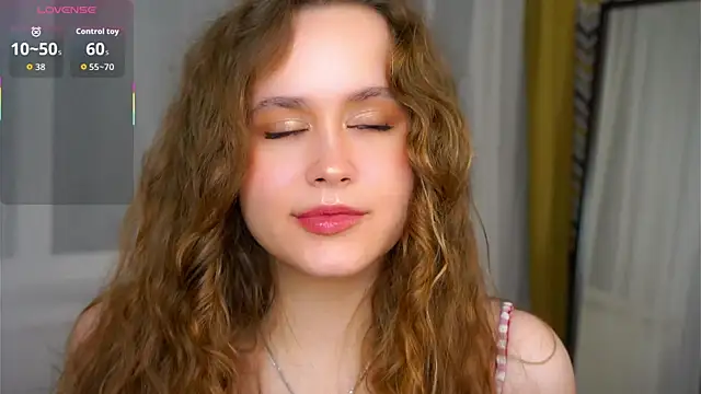 SusannaScholler online show from October 30, 2025, 6:41 pm