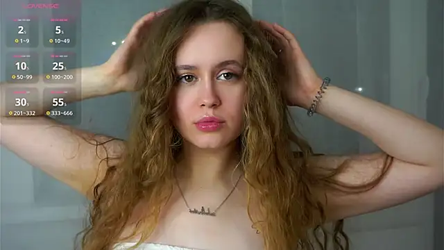 SusannaScholler online show from December 2, 2025, 9:32 pm