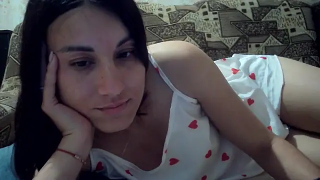 kiss lovely  online show from May 19, 2026, 8:48 pm