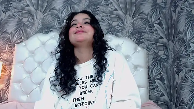 RylieRoss online show from October 10, 2025, 1:21 pm