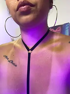 LuluMonroe Eup online show from October 19, 2025, 3:40 am