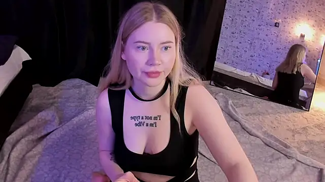 Lillie Berry online show from November 19, 2025, 4:34 am