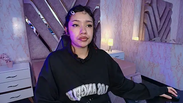 Snapshot of redd_pandaa chatting on July 5, 2026, 3:34 am redd pandaa online show from July 5, 2026, 3:34 am