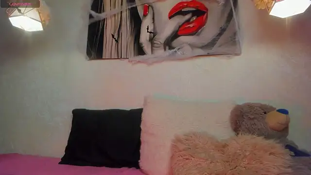 ClleoMoon online show from October 19, 2025, 1:45 pm