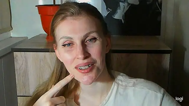 Snapshot of JuliaMuuun chatting on July 10, 2026, 9:39 pm JuliaMuuun online show from July 10, 2026, 9:39 pm
