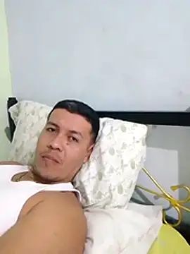 Snapshot of chamo9028 chatting on August 4, 2026, 8:33 pm chamo9028 online show from August 4, 2026, 8:33 pm
