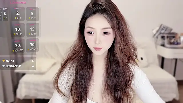 Joyce-bb online show from October 11, 2025, 11:42 am