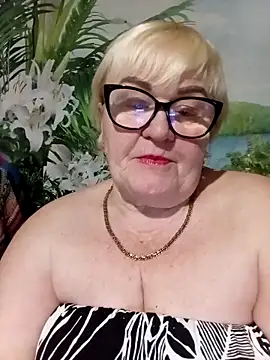 VioletSweet5566 online show from April 19, 2026, 5:45 pm