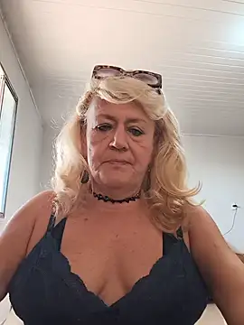 Snapshot of Belladama61 chatting on May 19, 2026, 11:05 am Belladama61 online show from May 19, 2026, 11:05 am