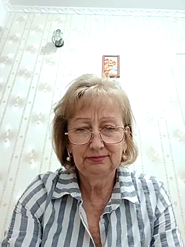 AlikaSwan5821 online show from November 2, 2025, 1:57 pm