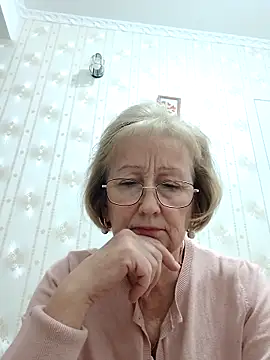 AlikaSwan5821 online show from November 17, 2025, 8:14 pm