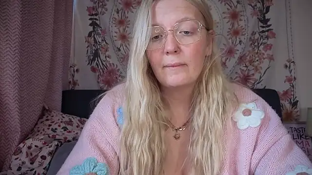 Daisyxoxo  online show from September 26, 2025, 8:40 am