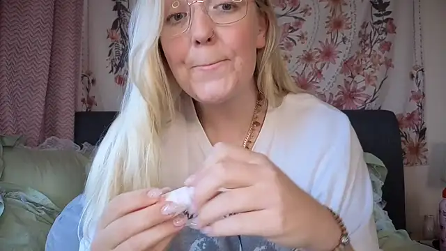 Daisyxoxo  online show from November 13, 2025, 9:41 am