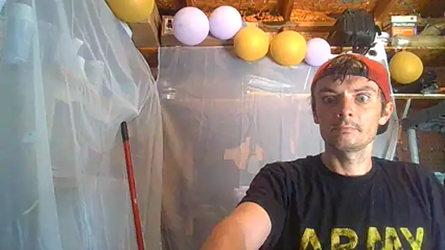 Snapshot of RichardW chatting on June 20, 2026, 11:07 pm RichardW online show from June 20, 2026, 11:07 pm