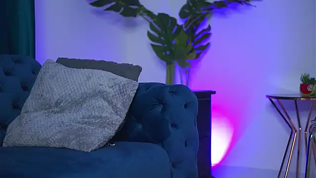 Snapshot of NinaSolenne chatting on March 4, 2026, 8:15 pm NinaSolenne online show from March 4, 2026, 8:15 pm