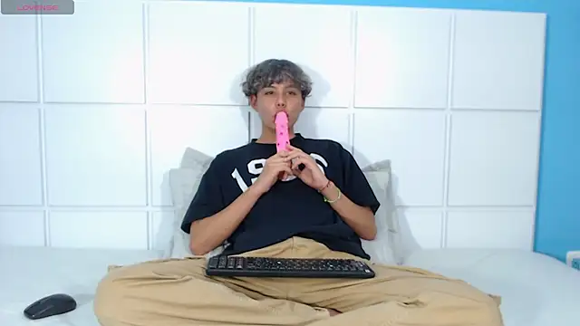 NathanBell online show from September 12, 2025, 2:55 am