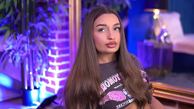 MillaSerene online show from November 28, 2025, 7:22 am