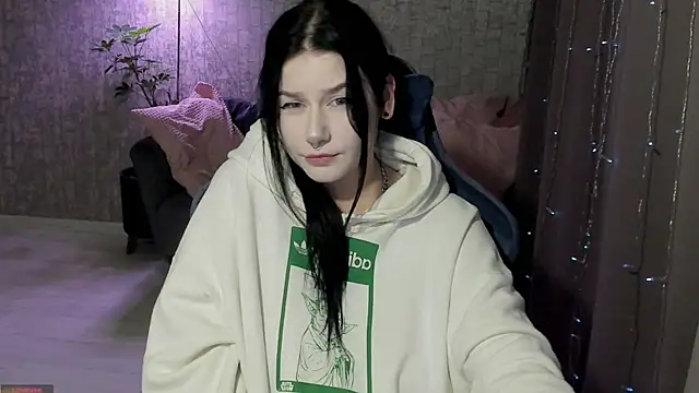 AlinaGreeeen online show from September 12, 2025, 6:46 am