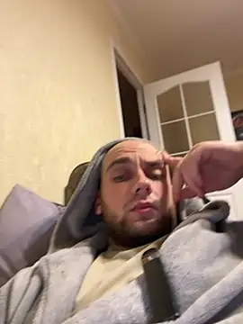 LuckyGirlfriends online show from October 27, 2025, 8:35 pm