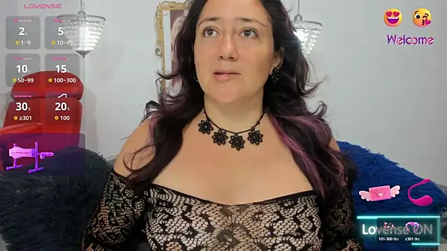 naughty milf esmeralda online show from April 18, 2026, 2:37 am