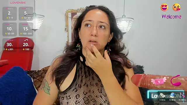 naughty milf esmeralda online show from April 22, 2026, 2:47 am