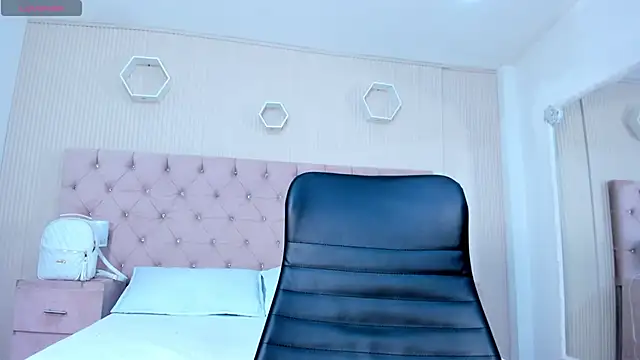 MadisonSky  online show from October 31, 2025, 11:44 am