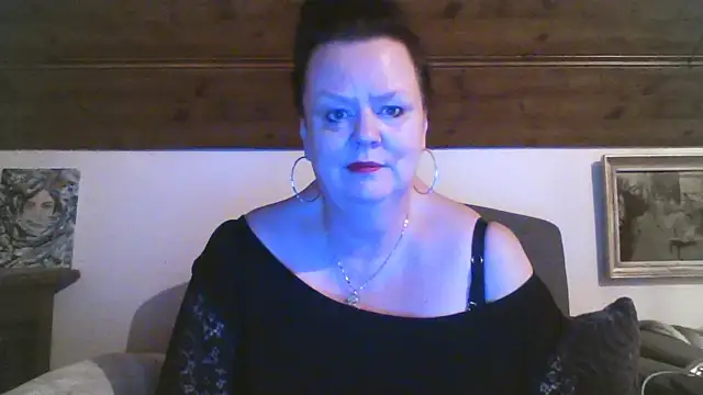 Snapshot of TiffanyMature chatting on April 19, 2026, 8:11 pm TiffanyMature online show from April 19, 2026, 8:11 pm