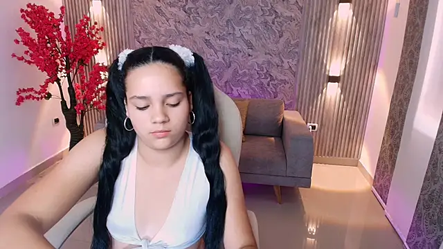 karlie small online show from September 20, 2025, 7:37 pm