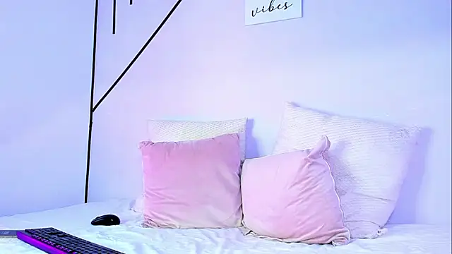 BianncaRibeiro online show from September 29, 2025, 1:49 pm