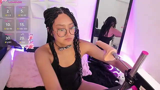 MiahReyess online show from September 22, 2025, 3:25 pm