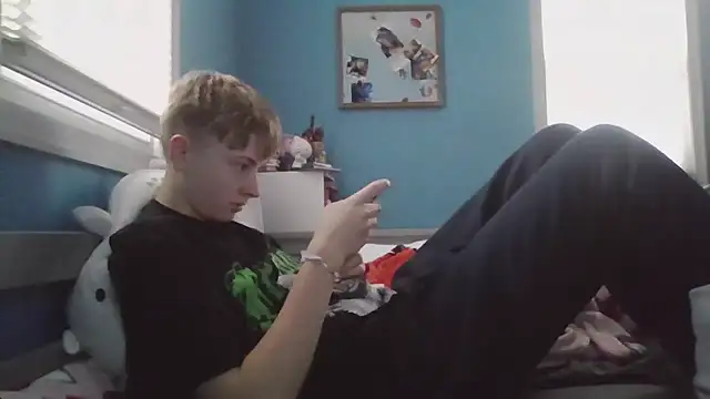 Liam axel35 online show from November 19, 2025, 8:42 pm