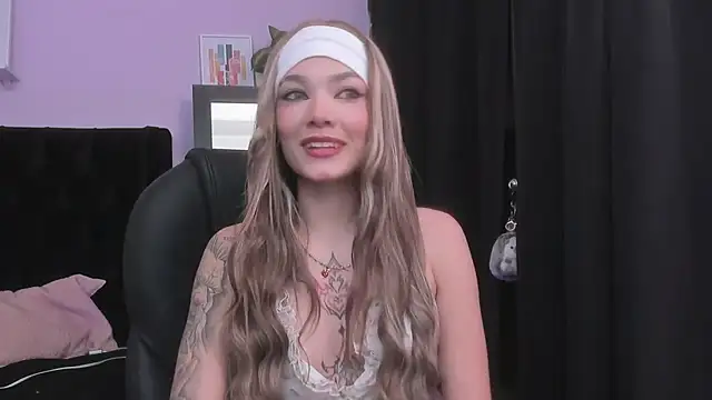 Snapshot of emmabridgerton chatting on February 6, 2026, 12:19 pm emmabridgerton online show from February 6, 2026, 12:19 pm