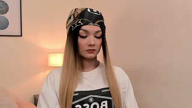 Snapshot of emmabridgerton chatting on February 11, 2026, 10:15 pm emmabridgerton online show from February 11, 2026, 10:15 pm