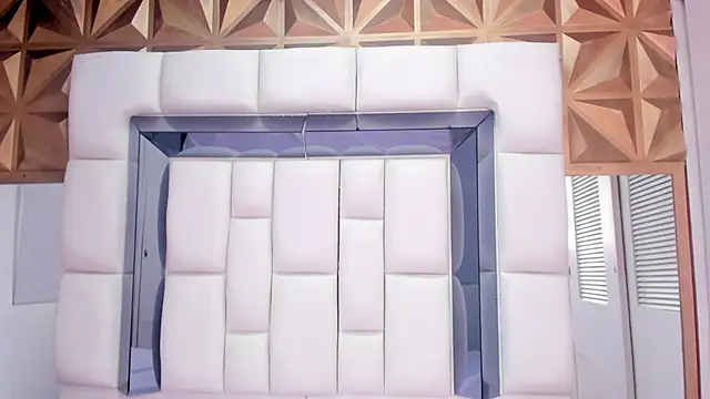 Angel Dustt18 online show from September 17, 2025, 7:04 pm