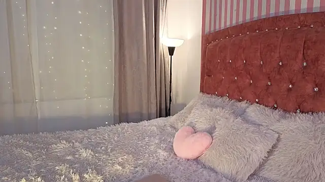 LunaVelvet777 online show from April 20, 2026, 5:48 pm