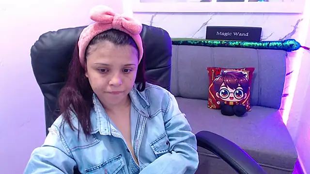 minnie cake online show from October 6, 2025, 10:07 pm