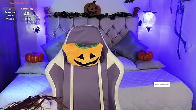 lila min online show from October 21, 2025, 1:56 pm