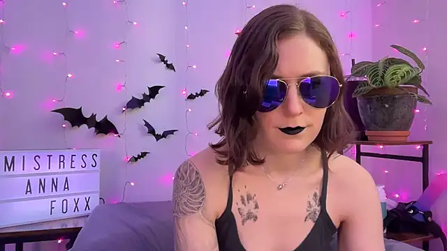 mistressannafoxx online show from November 7, 2025, 9:37 pm