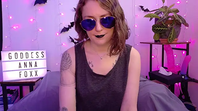 Snapshot of mistressannafoxx chatting on February 6, 2026, 10:02 pm mistressannafoxx online show from February 6, 2026, 10:02 pm