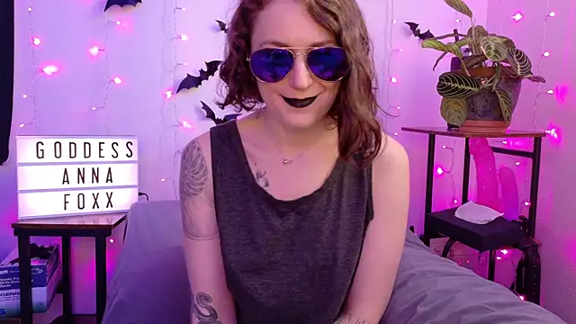 Snapshot of mistressannafoxx chatting on February 9, 2026, 10:14 pm mistressannafoxx online show from February 9, 2026, 10:14 pm