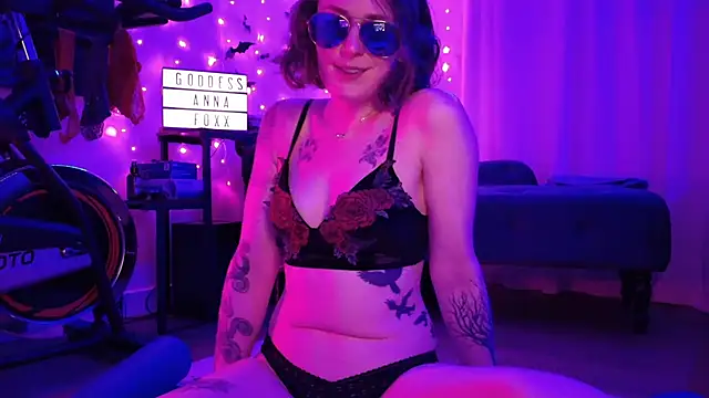 Snapshot of mistressannafoxx chatting on February 15, 2026, 4:31 am mistressannafoxx online show from February 15, 2026, 4:31 am